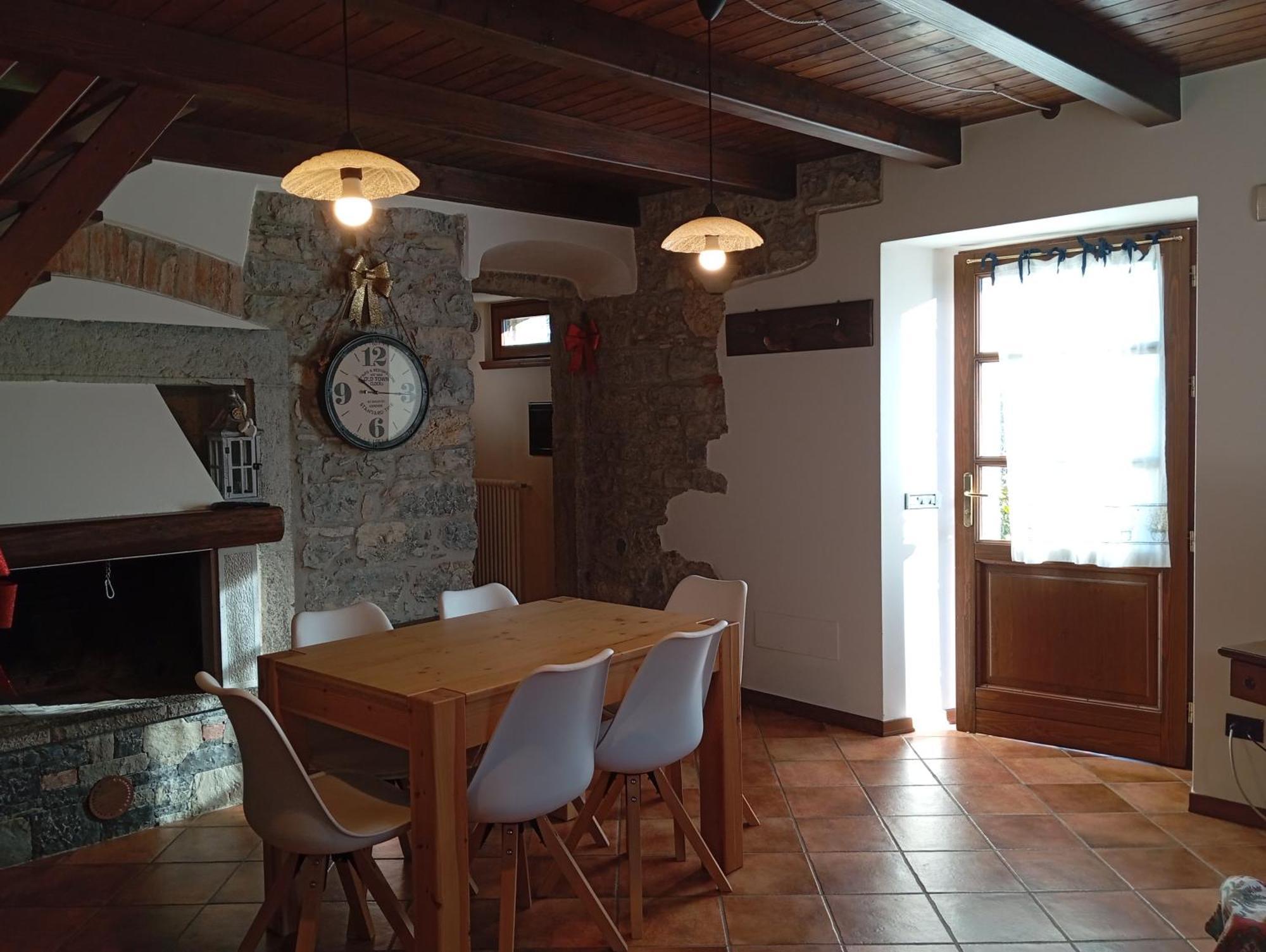 Ca' Baetti L'Antico Borgo Bed & Breakfast Roncola ภายนอก รูปภาพ