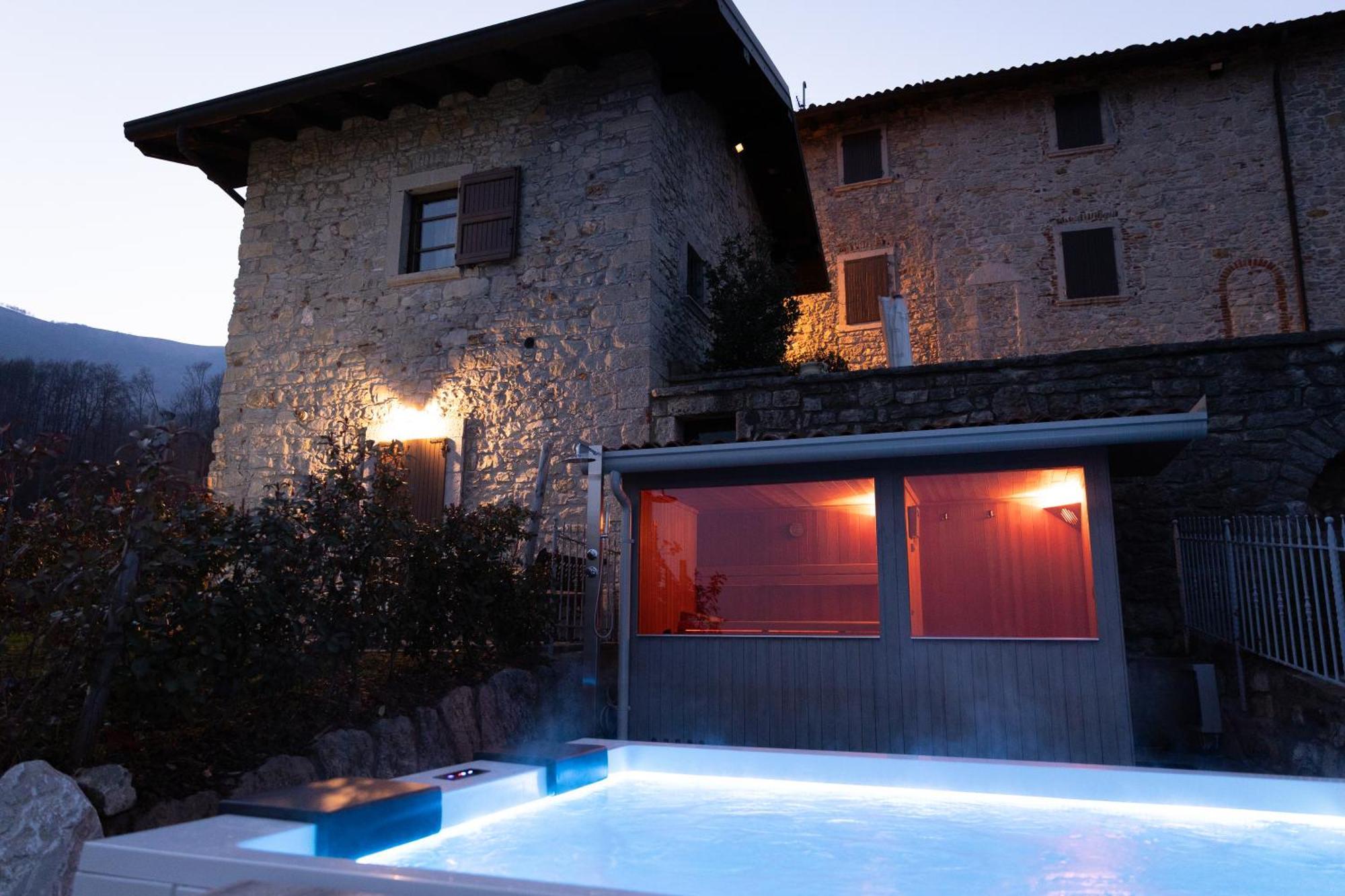 Ca' Baetti L'Antico Borgo Bed & Breakfast Roncola ภายนอก รูปภาพ