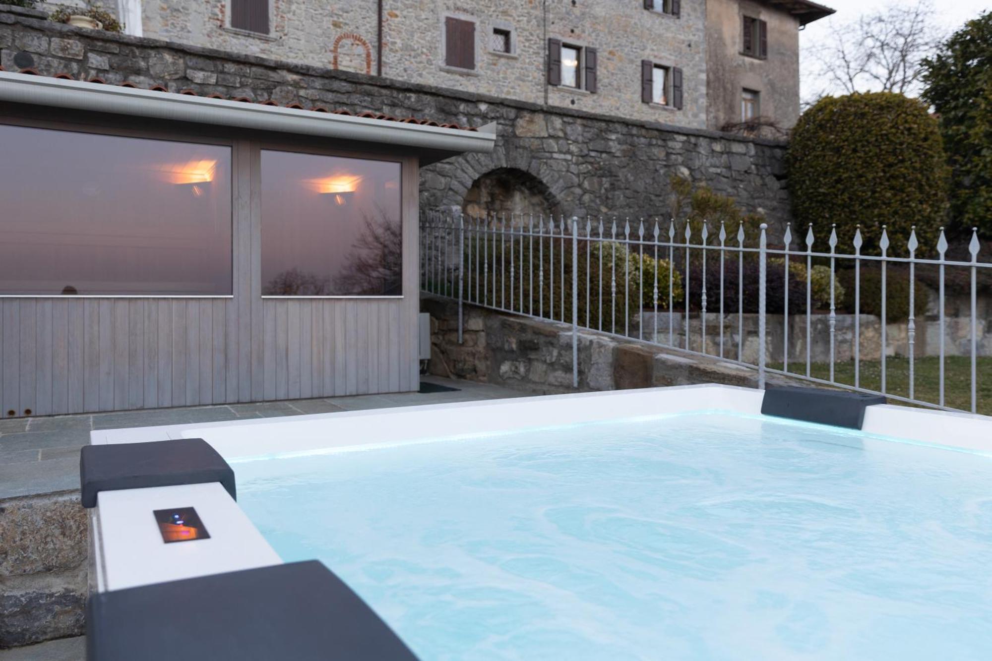 Ca' Baetti L'Antico Borgo Bed & Breakfast Roncola ภายนอก รูปภาพ