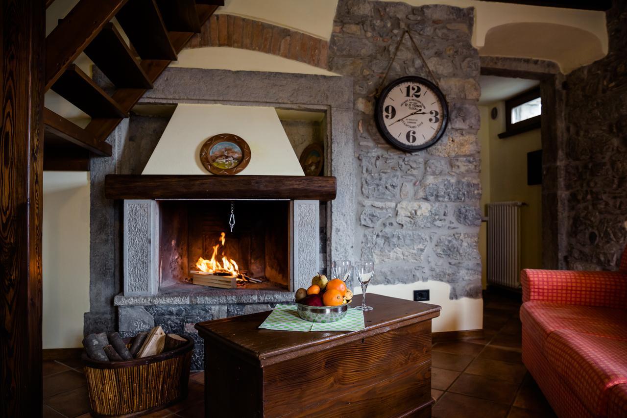 Ca' Baetti L'Antico Borgo Bed & Breakfast Roncola ภายนอก รูปภาพ