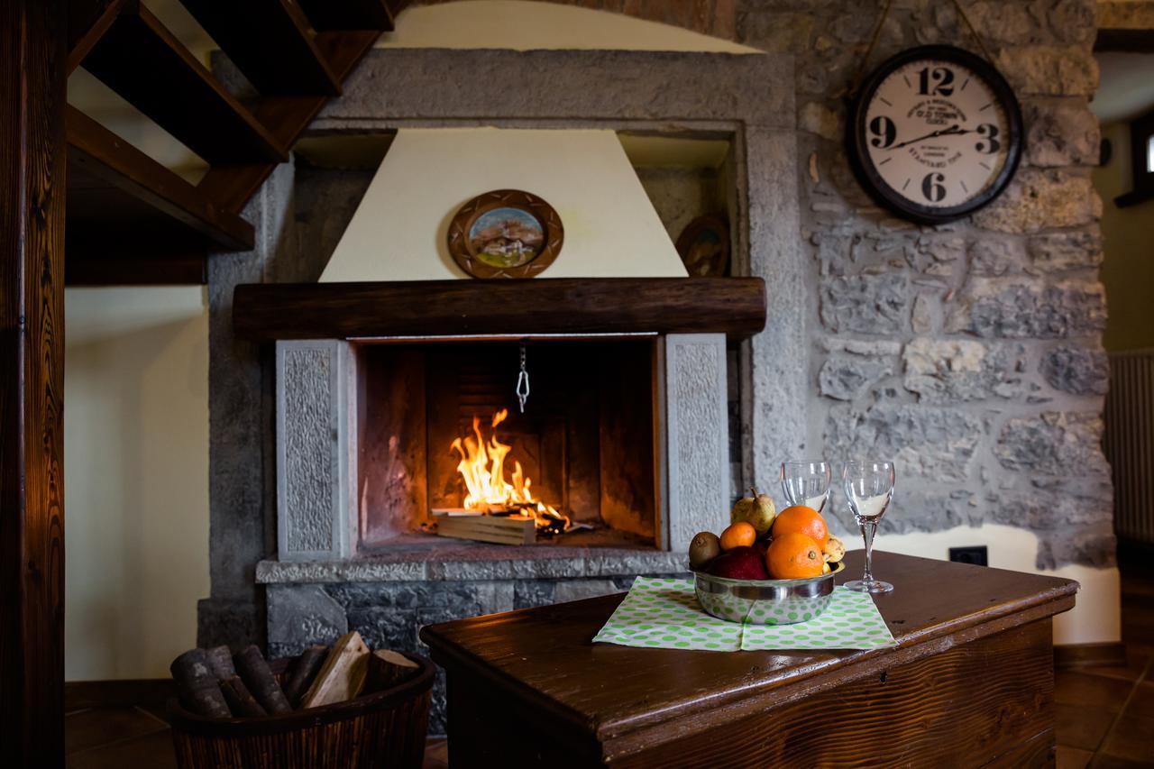 Ca' Baetti L'Antico Borgo Bed & Breakfast Roncola ภายนอก รูปภาพ