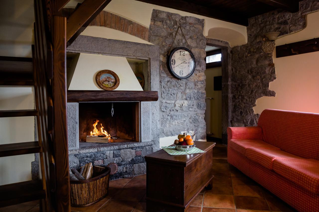 Ca' Baetti L'Antico Borgo Bed & Breakfast Roncola ภายนอก รูปภาพ