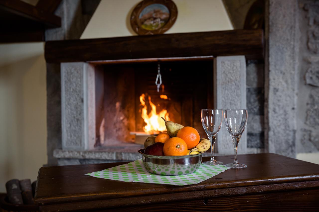 Ca' Baetti L'Antico Borgo Bed & Breakfast Roncola ภายนอก รูปภาพ