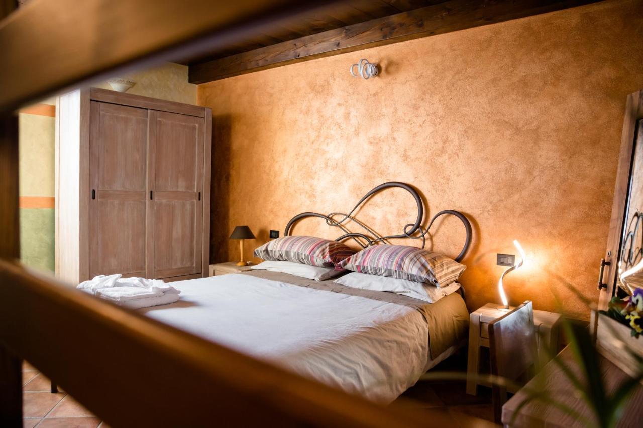Ca' Baetti L'Antico Borgo Bed & Breakfast Roncola ภายนอก รูปภาพ