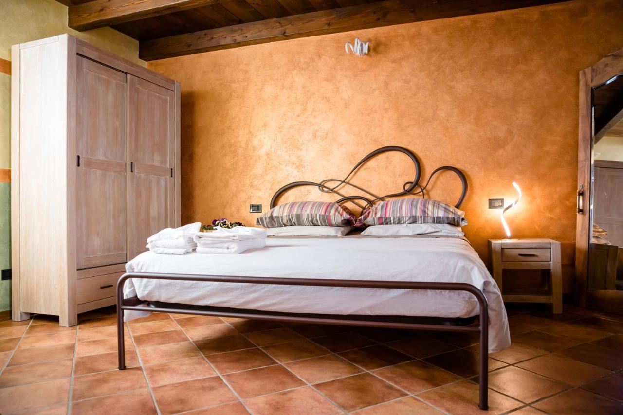 Ca' Baetti L'Antico Borgo Bed & Breakfast Roncola ภายนอก รูปภาพ